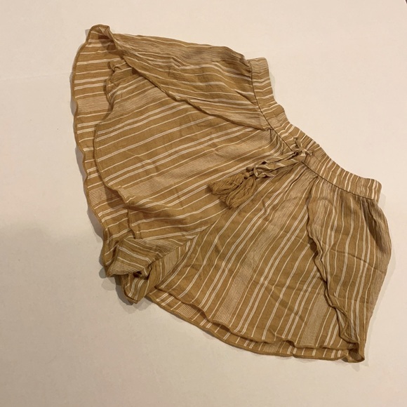 American Eagle Outfitters Pants - American Eagle woman shorts , Size S